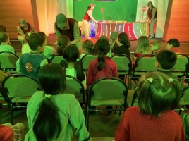 Первоклассники и ребята из класса предшкольной подготовки посетили Государственный театр кукол